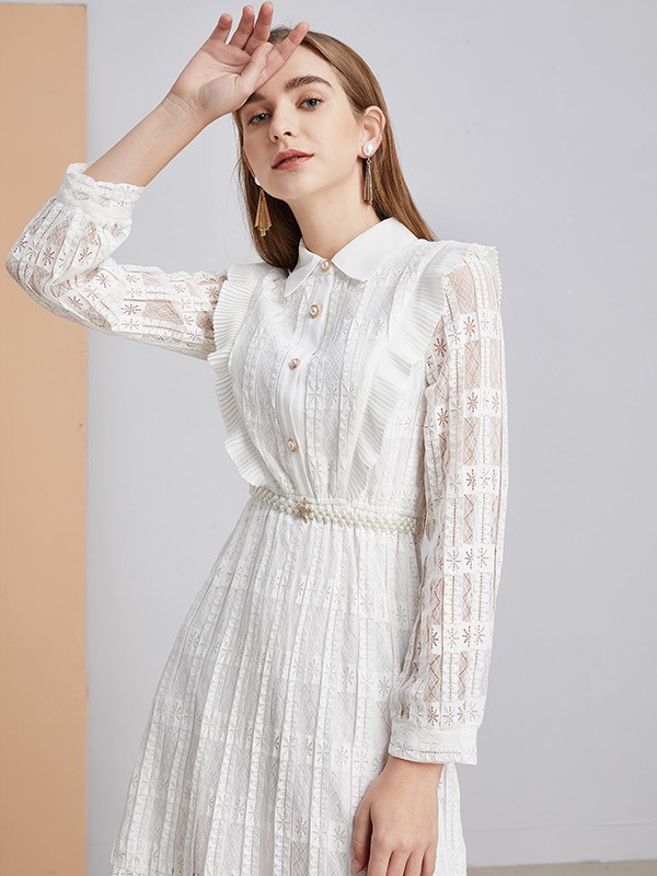 精致优雅的蕾丝连衣裙更适合在春天穿 城市衣柜知性简约