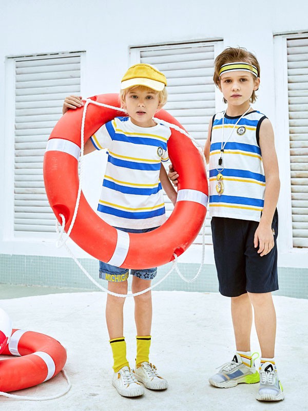 干净清爽的蓝色穿搭 让孩子在这个春天更舒适