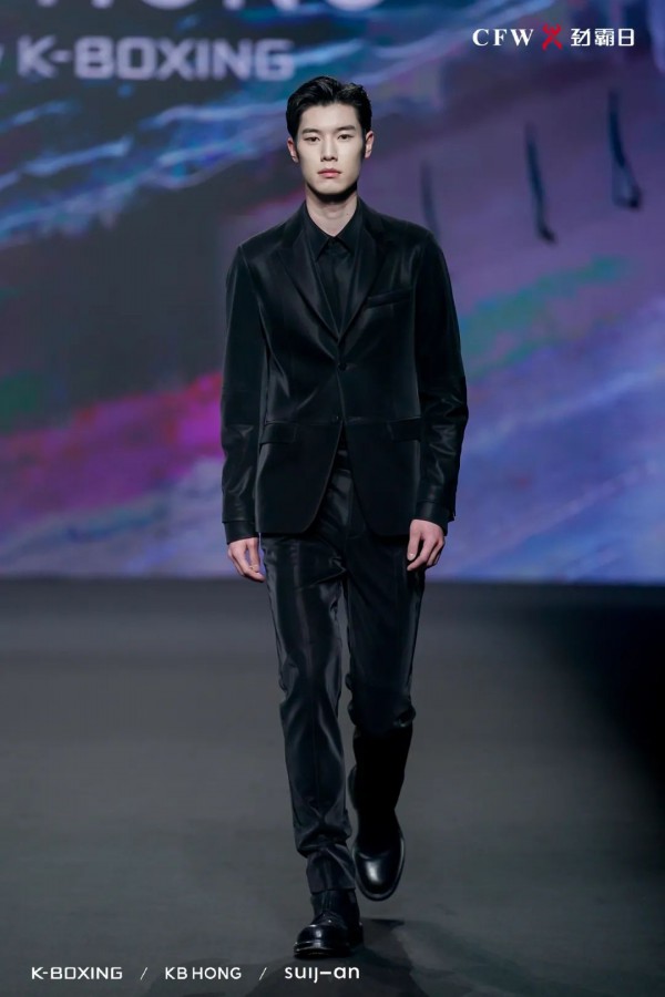 中国国际时装周【劲霸日】强音“启·奏”高端新国货