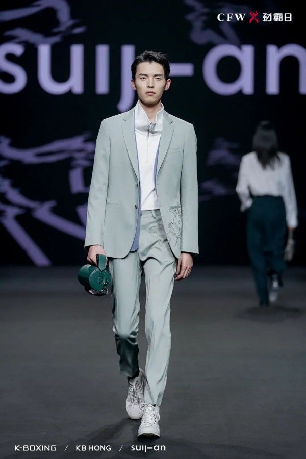 中国国际时装周【劲霸日】强音“启·奏”高端新国货