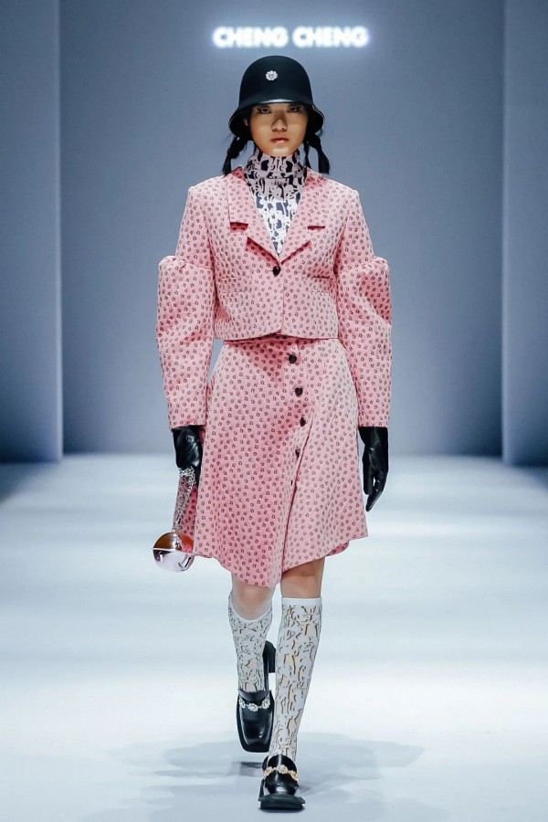 中国国际时装周秀场直击DAY2 | 新锐力量与传统文化的碰撞