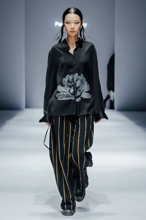 中国国际时装周秀场直击DAY2 | 新锐力量与传统文化的碰撞