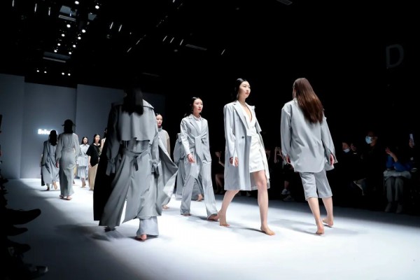 中国国际时装周秀场直击DAY2 | 新锐力量与传统文化的碰撞