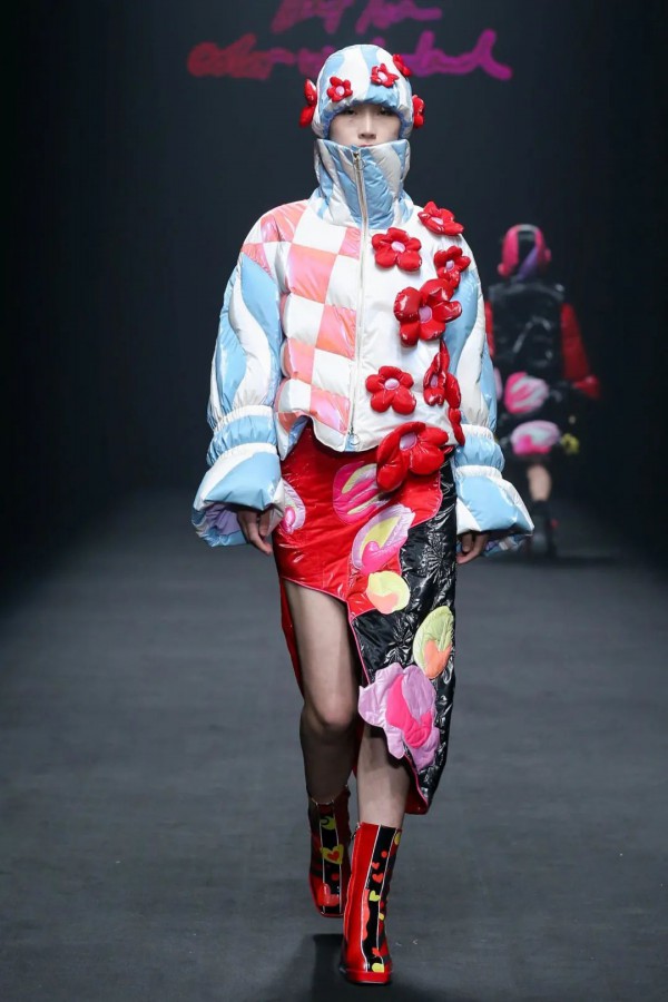 中国国际时装周秀场直击DAY2 | 新锐力量与传统文化的碰撞