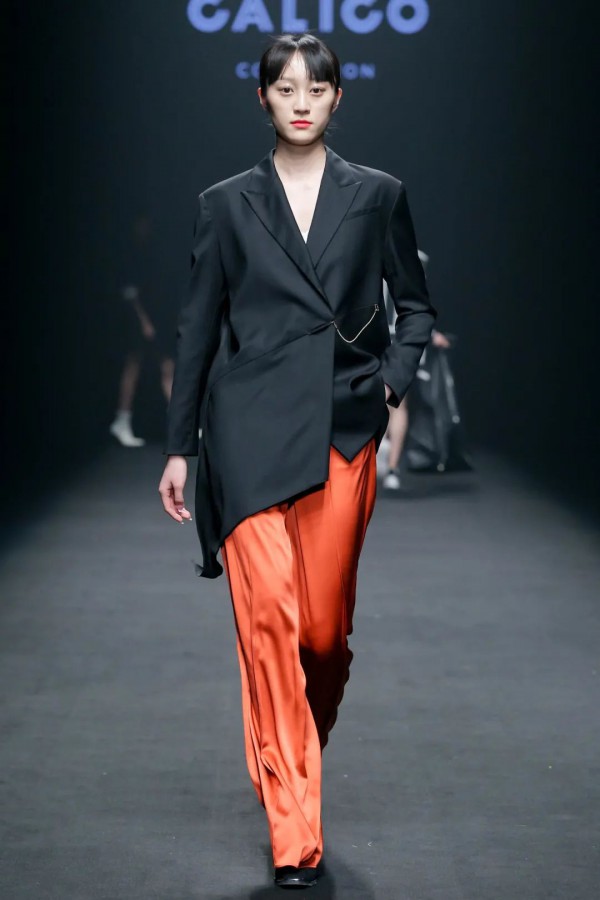 中国国际时装周秀场直击DAY2 | 新锐力量与传统文化的碰撞