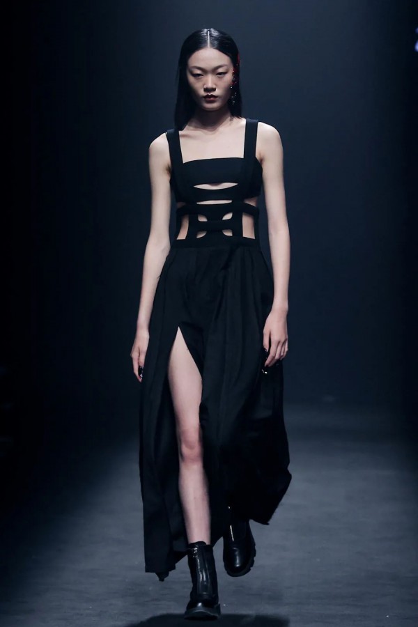 中国国际时装周秀场直击DAY2 | 新锐力量与传统文化的碰撞