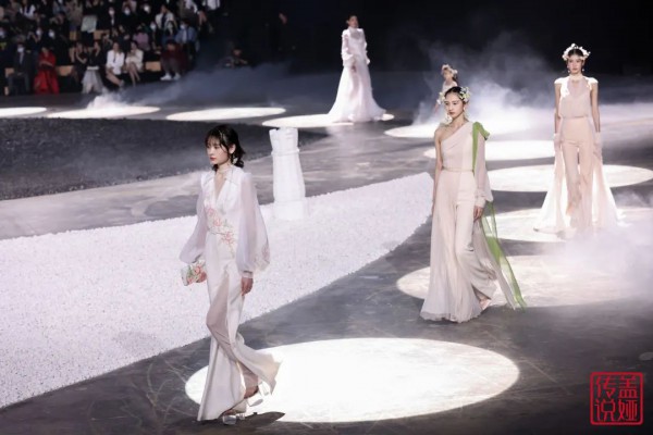 中国国际时装周秀场直击DAY2 | 新锐力量与传统文化的碰撞
