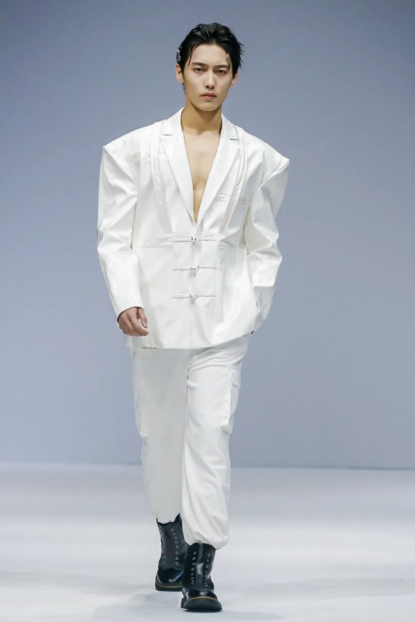 中国国际时装周秀场直击DAY2 | 新锐力量与传统文化的碰撞