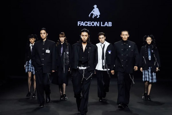 中国国际时装周秀场直击DAY2 | 新锐力量与传统文化的碰撞