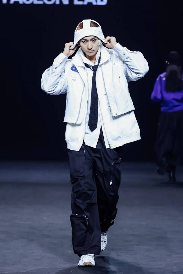 中国国际时装周秀场直击DAY2 | 新锐力量与传统文化的碰撞