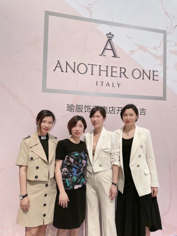 ANOTHER ONE女装揭阳乔南店开业大吉,预祝生意兴隆,财源滚滚!