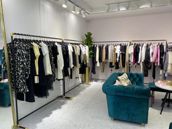 ANOTHER ONE女装揭阳乔南店开业大吉,预祝生意兴隆,财源滚滚!