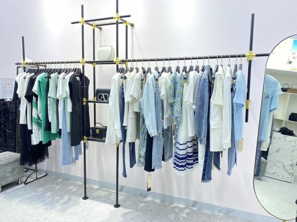 ANOTHER ONE女装揭阳乔南店开业大吉,预祝生意兴隆,财源滚滚!