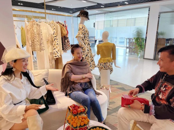 VESPER LYND 春夏之约——影视明星乔红女神驾到