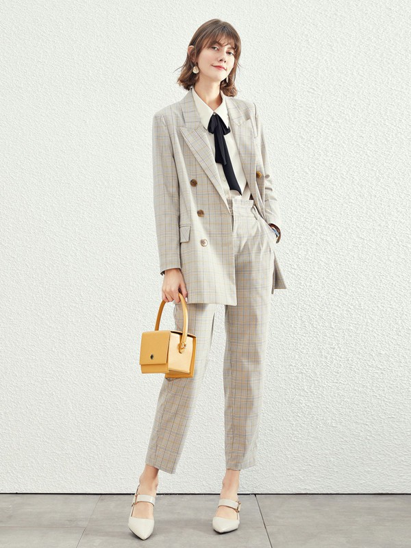 适合职场女性的西装套装 爱弗瑞女装更懂你