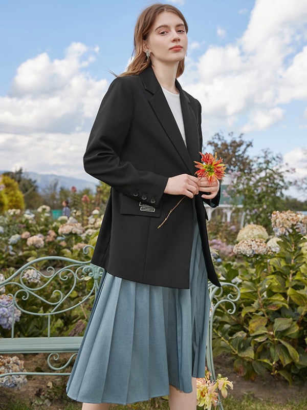 春季具有活力的职场穿搭 春美多女装经典大气