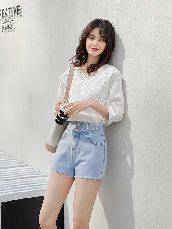 清爽舒适的春日穿搭 藏九女装时尚优雅