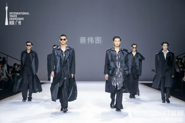 中国国际时装周秀场直击DAY7 浪漫与花城时尚新力量