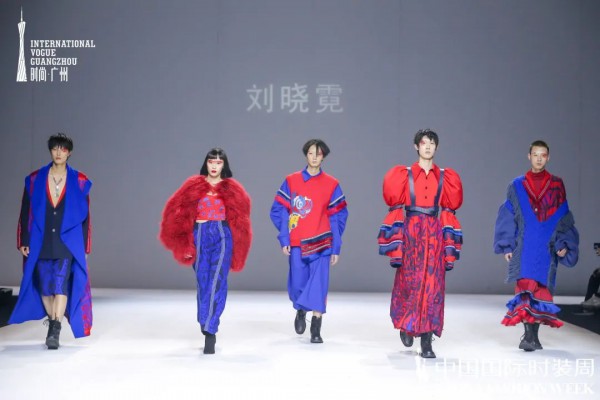 中国国际时装周秀场直击DAY7 浪漫与花城时尚新力量