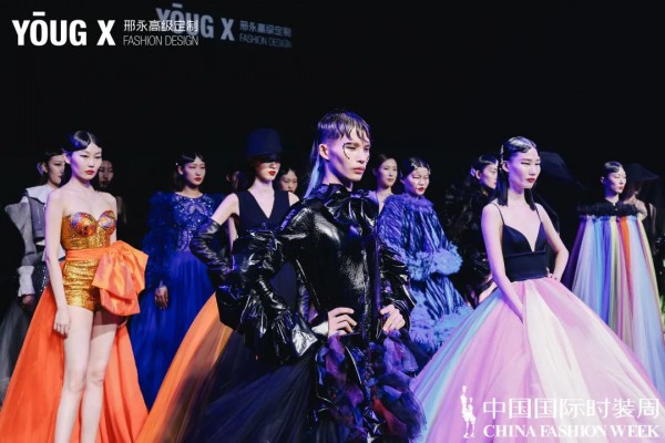 中国国际时装周秀场直击DAY7 浪漫与花城时尚新力量