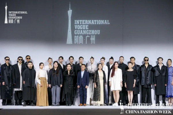 中国国际时装周秀场直击DAY7 浪漫与花城时尚新力量