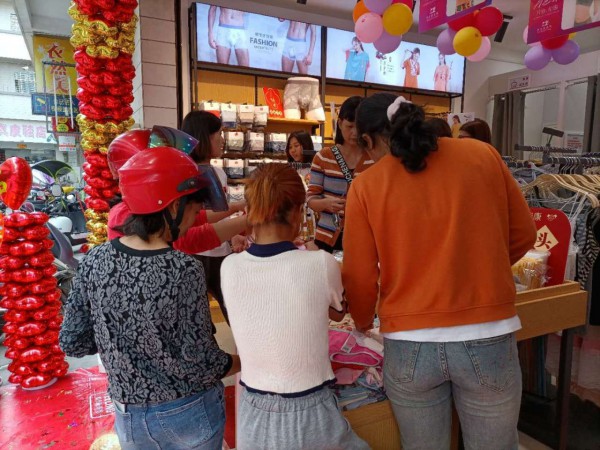 热烈祝贺“都市新感觉”湛江吴川4015分店盛大开业!