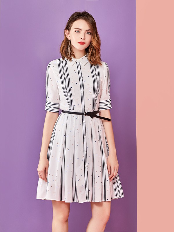 干练优雅的裙装更适合职场 摩卡打造精致都市女性