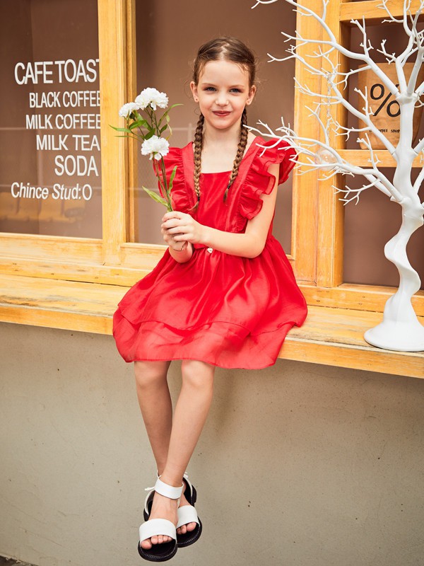 夏天孩子适合什么颜色的连衣裙呢?红色&白色哪款更适合?