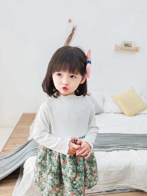 春天孩子们适合什么裙子搭配呢?碎花裙子还是格子套裙呢?