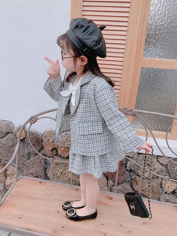 春天孩子们适合什么裙子搭配呢?碎花裙子还是格子套裙呢?