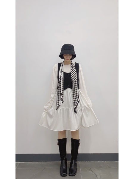 忽冷忽热的温度适合穿什么连衣裙?读色女装品牌了解一下!