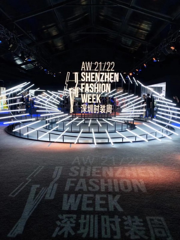 2021深圳时装周 | 朗黛:打开任意门,自由穿梭不设限