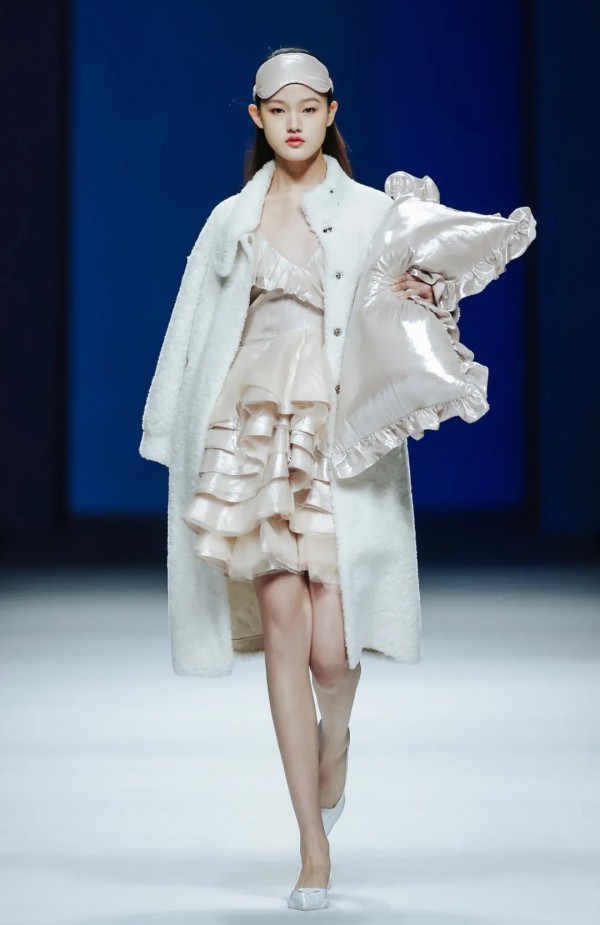 2021深圳时装周 | 朗黛:打开任意门,自由穿梭不设限