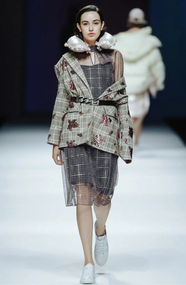 2021深圳时装周 | 朗黛:打开任意门,自由穿梭不设限