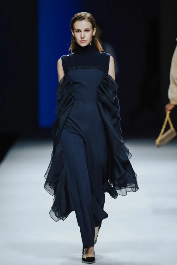 2021深圳时装周 | 朗黛:打开任意门,自由穿梭不设限