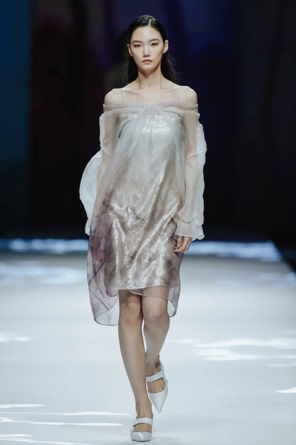 2021深圳时装周 | 朗黛:打开任意门,自由穿梭不设限