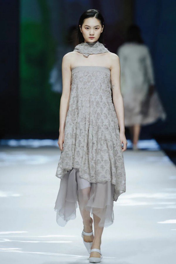 2021深圳时装周 | 朗黛:打开任意门,自由穿梭不设限