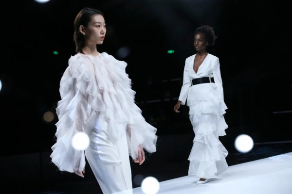 2021深圳时装周 | 朗黛:打开任意门,自由穿梭不设限