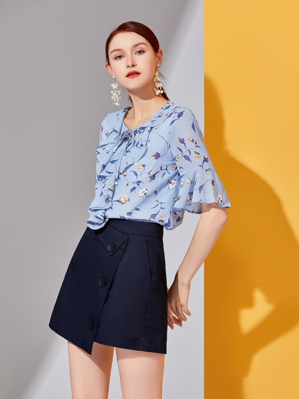 舒适干净的通勤穿搭 摩卡女装更时尚