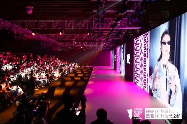 跨界时尚盛宴惊喜来袭,花誓时尚 × MINI——“ALL IN ON”系列发布会精彩不停