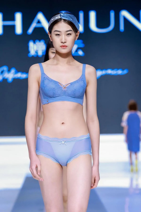 内衣行业至高荣誉大奖——金肚兜奖颁奖典礼盛大举行