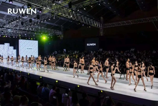 RUWEN品牌亮相深圳国际内衣展并举办专场走秀