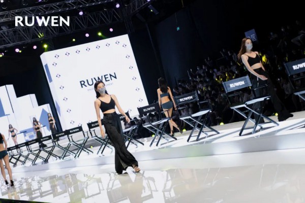 RUWEN品牌亮相深圳国际内衣展并举办专场走秀