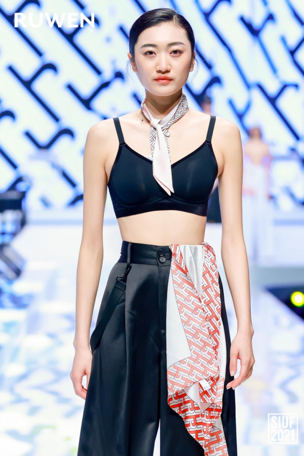 RUWEN品牌亮相深圳国际内衣展并举办专场走秀