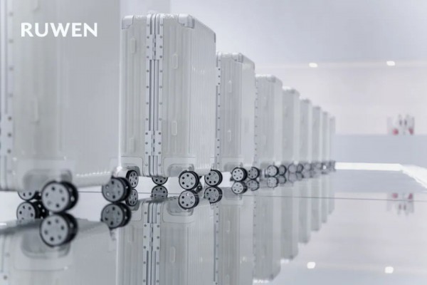 RUWEN品牌亮相深圳国际内衣展并举办专场走秀