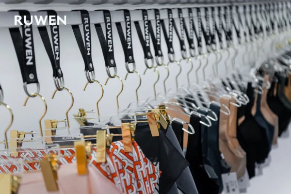 RUWEN品牌亮相深圳国际内衣展并举办专场走秀