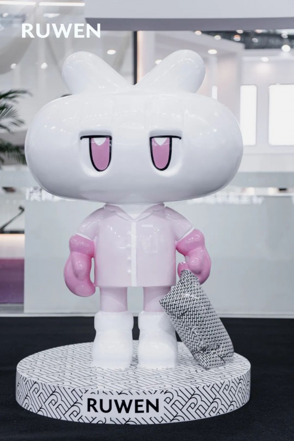 RUWEN品牌亮相深圳国际内衣展并举办专场走秀