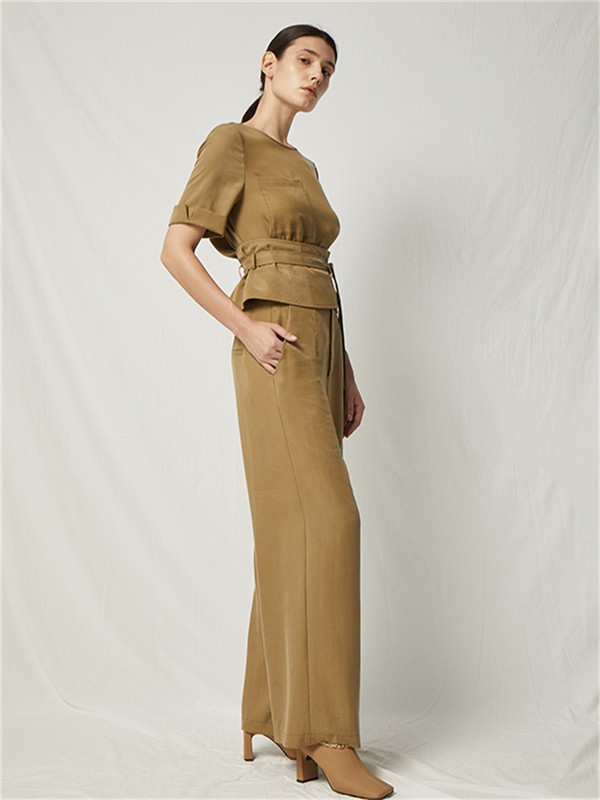 干练清爽的职场穿搭你get了吗?