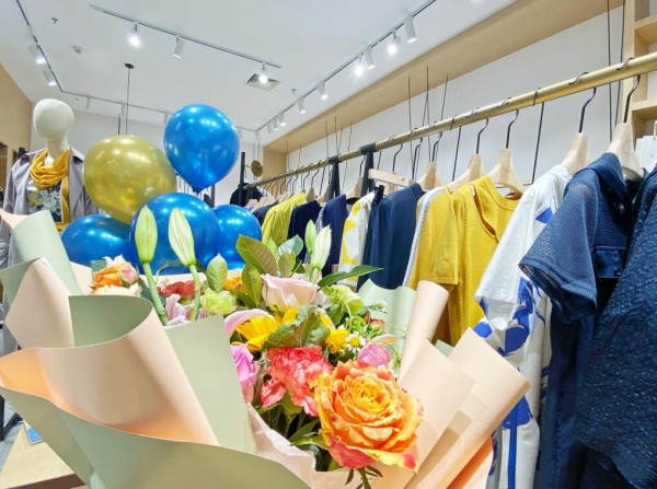 好消息!意澳女装山东蓬莱新店成功开业,预祝生意兴隆!