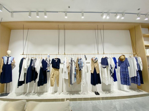 好消息!意澳女装山东蓬莱新店成功开业,预祝生意兴隆!